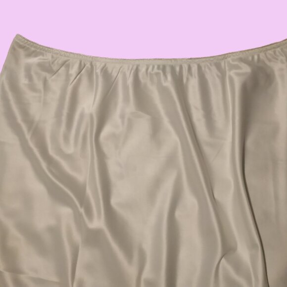 Above-Knee Length Satin Half Slip with Ruffled Hem, Plus Size - Picture 5 of 7